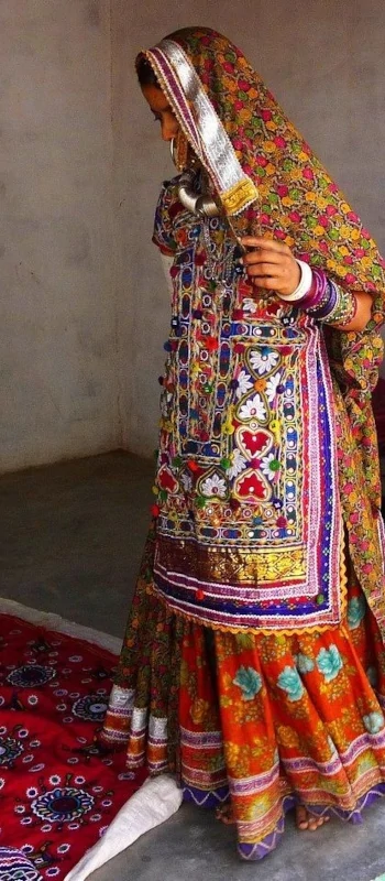Sindhi Embroidery Neckline